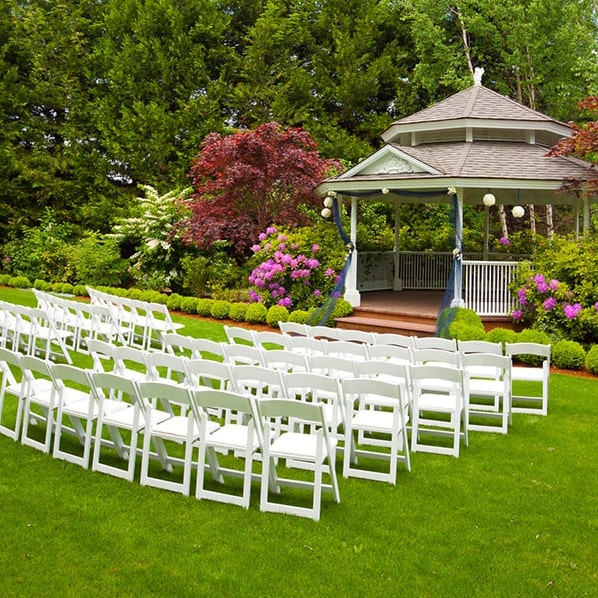 nuestros baños de renta para fiestas vienen equipados con suministros de papel higiénico y jabón para la comodidad de sus invitados